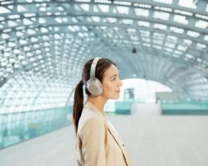 auriculares diadema sony MDR1000X en el aeropuerto Auriculares Sony MDR1000 cancelacion de ruido